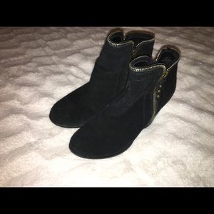 black boot with zipper detail
